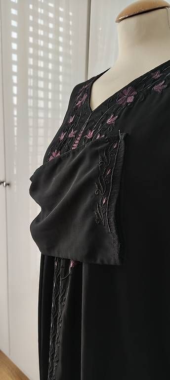 Robes: Kleid Abaya Grösse XXL, schwarz – D'occasion à Basel par ukhtyy 1