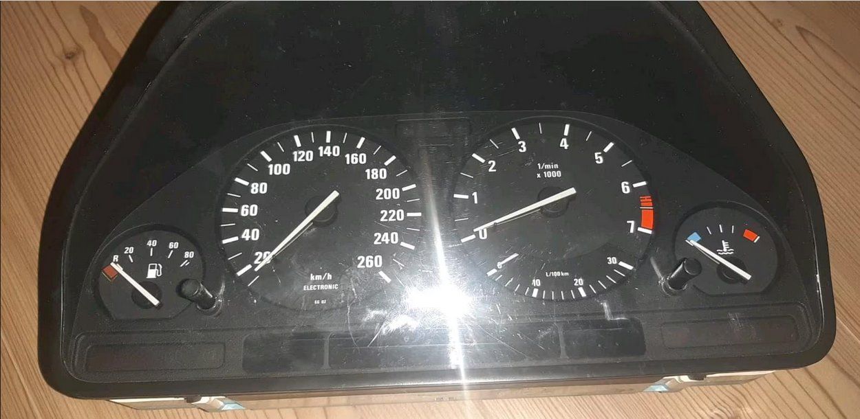 Toutes les pièces auto: Tacho Kombiinstrument Instrumententafel BMW E34 – D'occasion à Bern par wil_8ktn