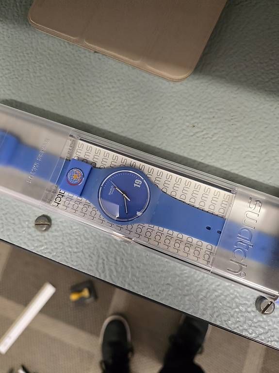 Montres: SWATCH "Shake the World"  – D'occasion à Chermignon-Bas par zuf_2tdm 1