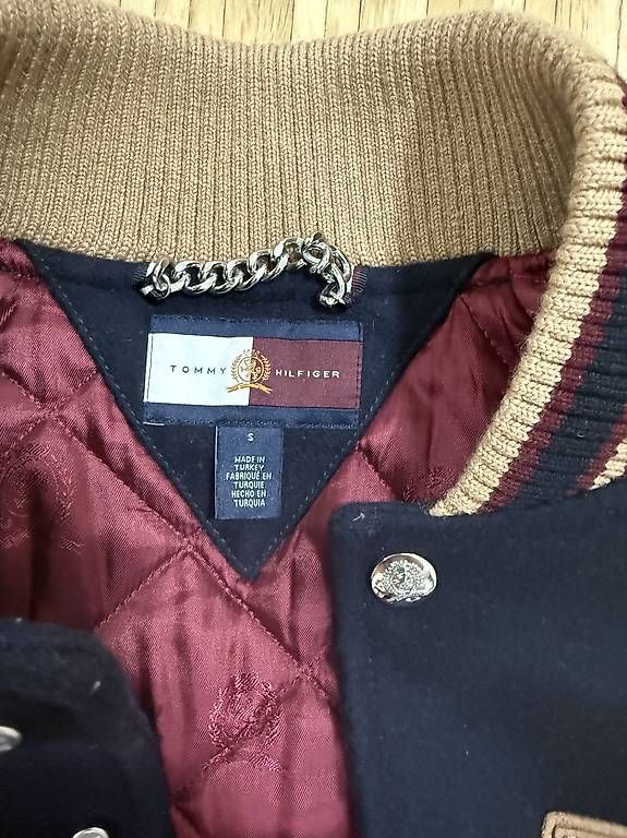 Giacche: Bomber tommy hilfiger – Usato da Sementina venduto da Clothesforsell 1