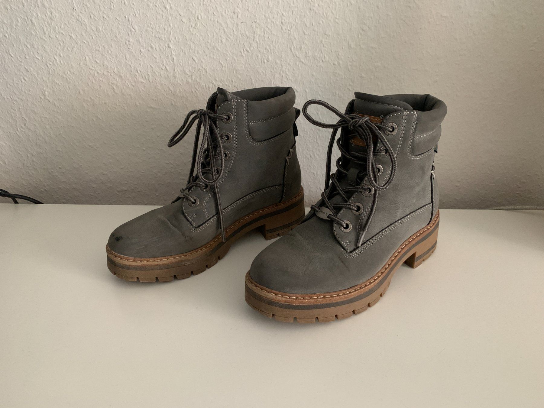 Bench Damenschuhe: BENCH - Winterschuhe grau 36 – Gebraucht aus Zürich von Diazaio