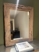 Spiegel mit Holzrahmen