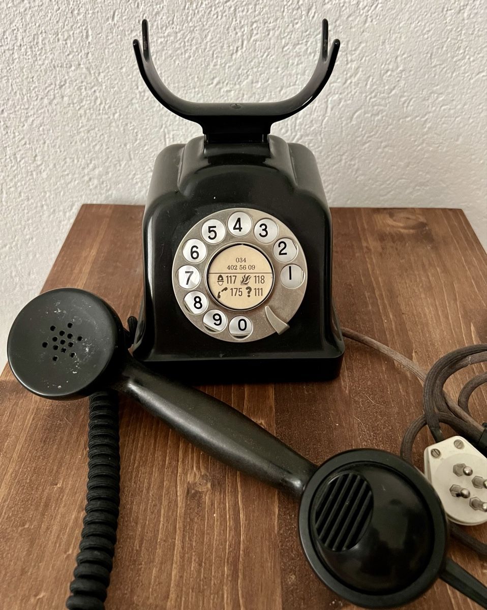 Telefoni: Altes Bakalit Wählscheiben Telefon Schwarz   – Usato da Hunzenschwil venduto da Madachica 7