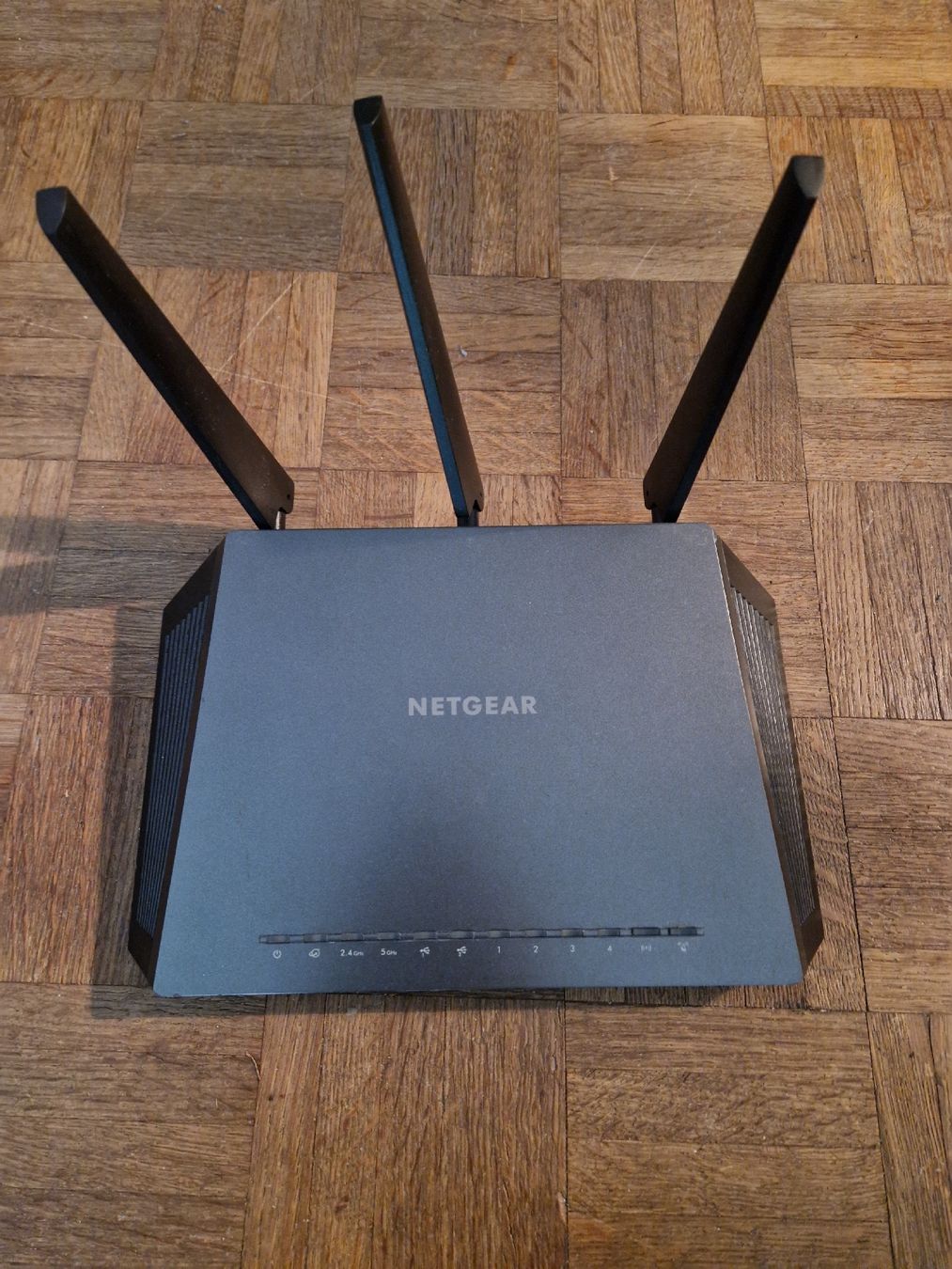 Netgear Modem & Router: Router Netgear Nighthawk – Usato da Zürich venduto da Pewy
