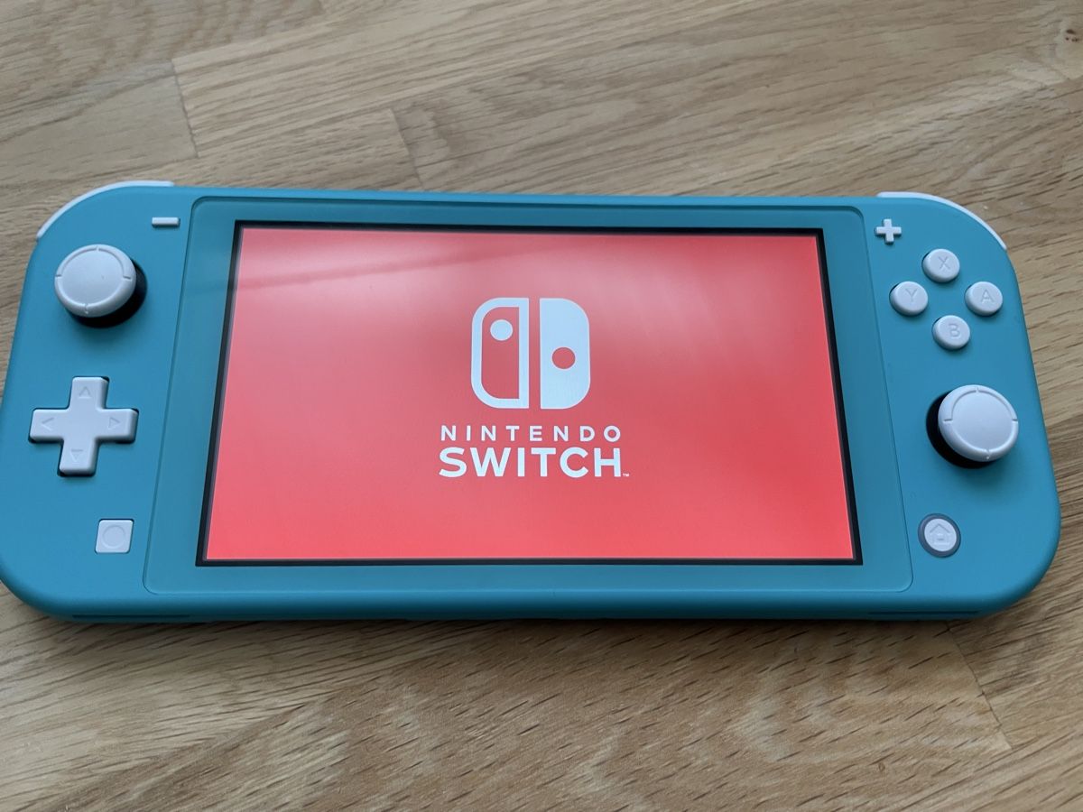 Nintendo Konsolen: Nintendo Switch Lite Turquoise Konsolen Bundle – Gebraucht aus Belp von beardman 1