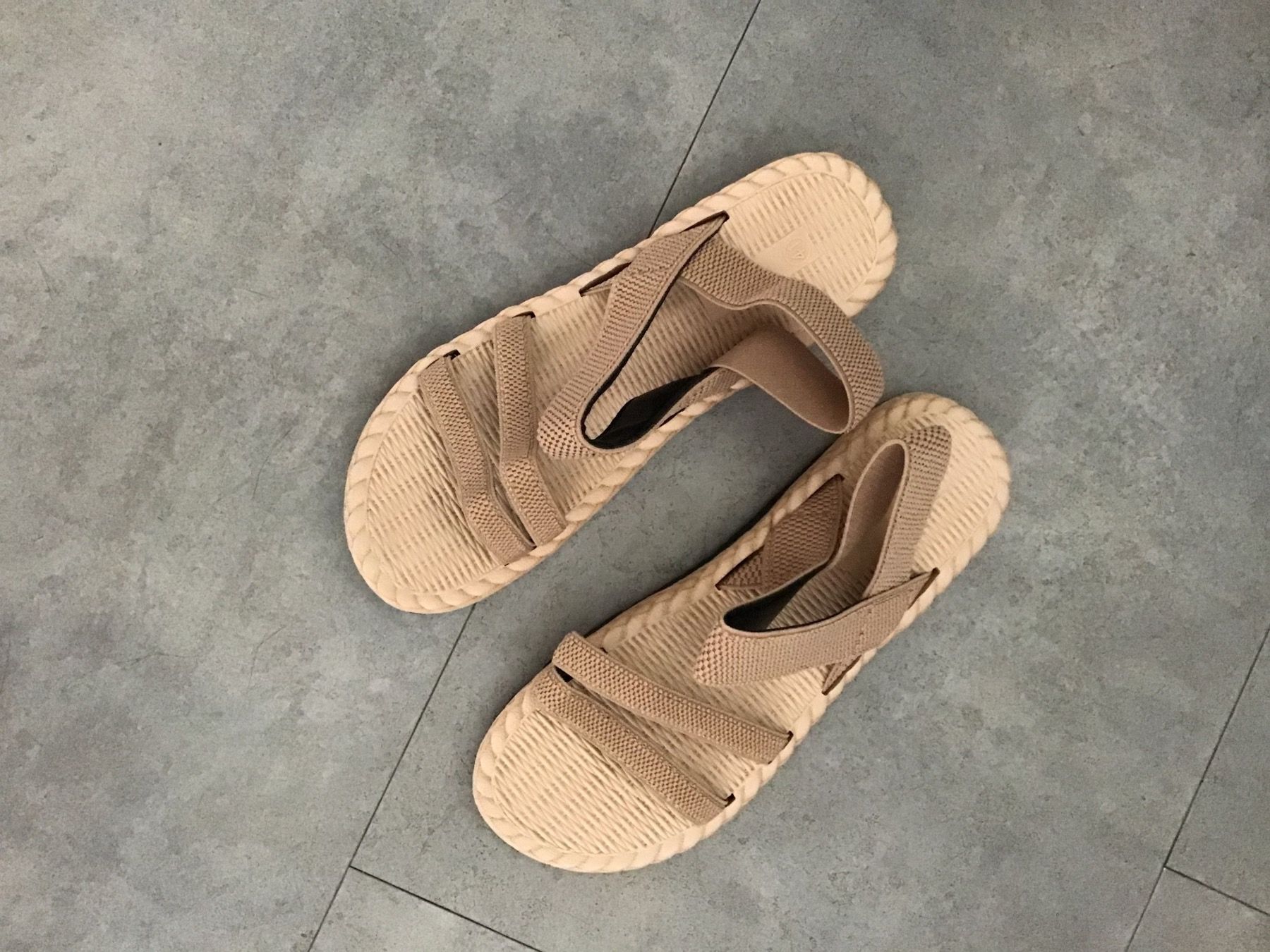 Scarpe da donna: Sandalen Gr. 41...Neu! – Nuovo (secondo la descrizione) da Uetendorf venduto da Koh0
