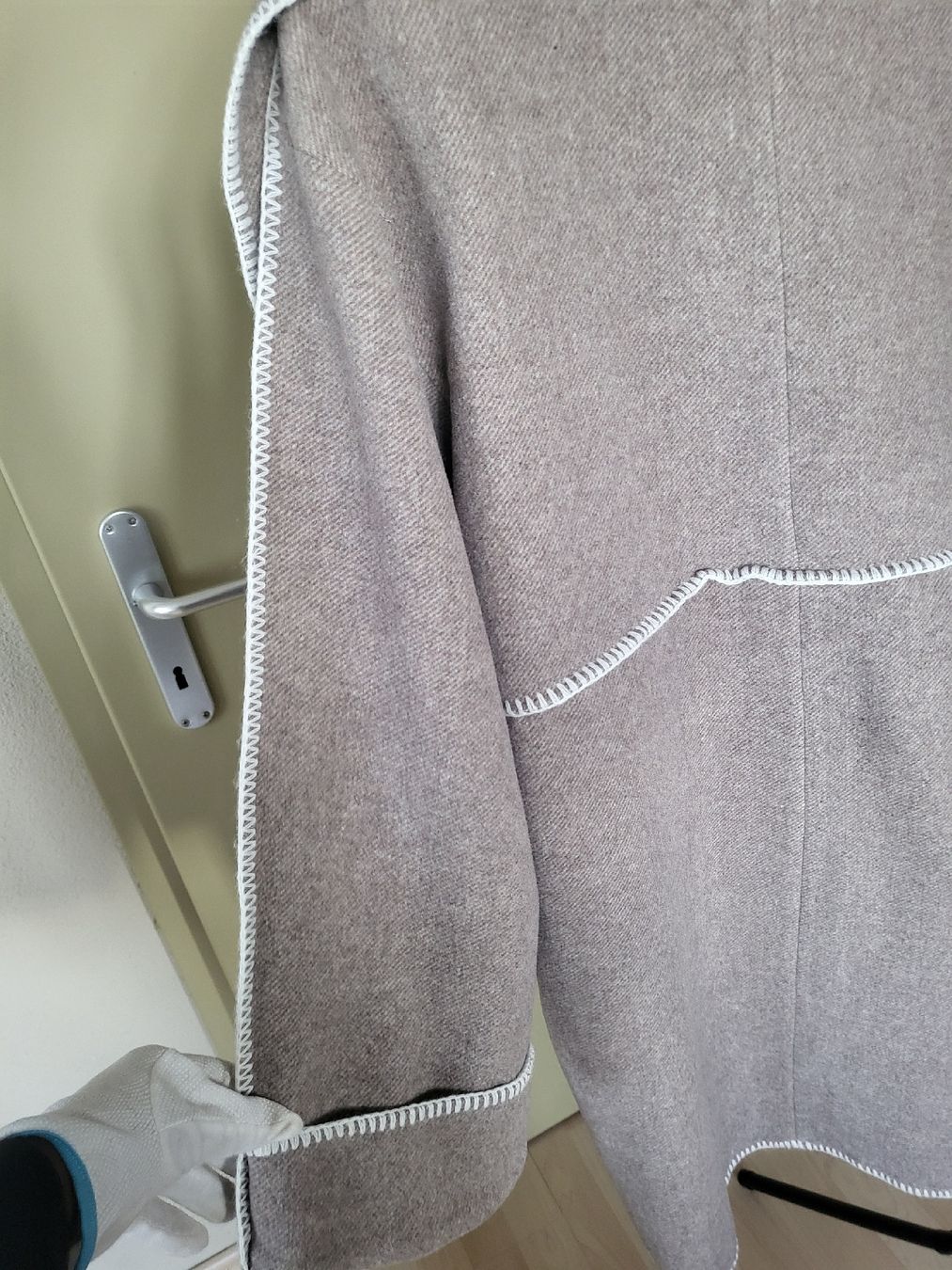 Cappotti: Neo Noir Wool Blend Coat with attached scarf – Nuovo (secondo la descrizione) da Sarmenstorf venduto da zuz_q5kq 3