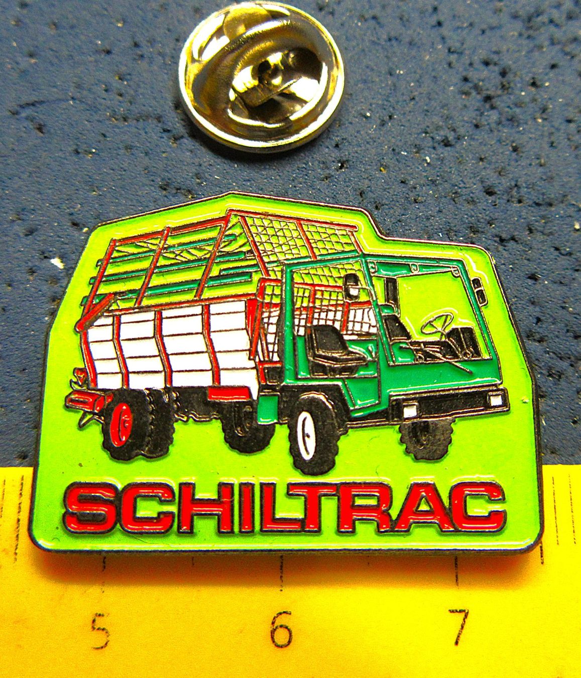 Swiss Plaketten & Abzeichen: SCHILTRAC TRAKTOR LANDWIRTSCHAFT PIN – Gebraucht aus Ettingen von Hausi4711