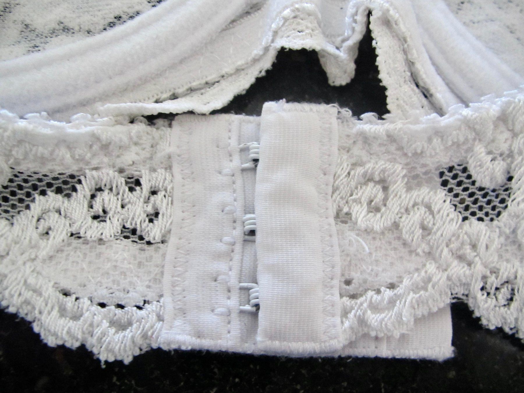 Sonstige Unterwäsche: SOUTIEN - GORGE EN DENTELLES 80 B – Gebraucht aus Murten von Selliot 3