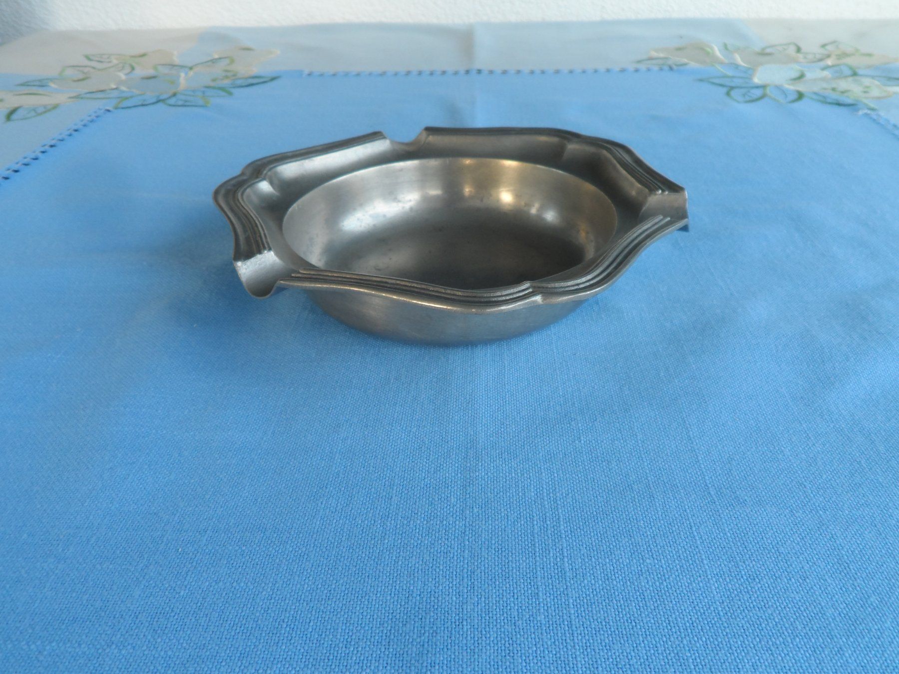 Tutte le decorazioni: Zinnset mit Kanne,Becher,Tablett plus Aschenbecher – Usato da Luzern venduto da Hhuber2 9