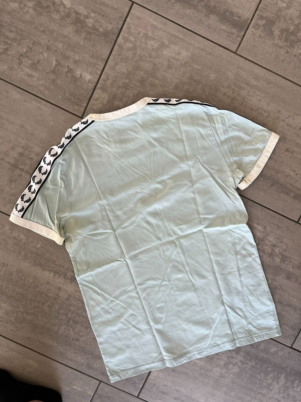 Fred Perry T-shirt: FRED PERRY T-Shirt Hellblau – Usato da Otelfingen venduto da Denis_ZH 1