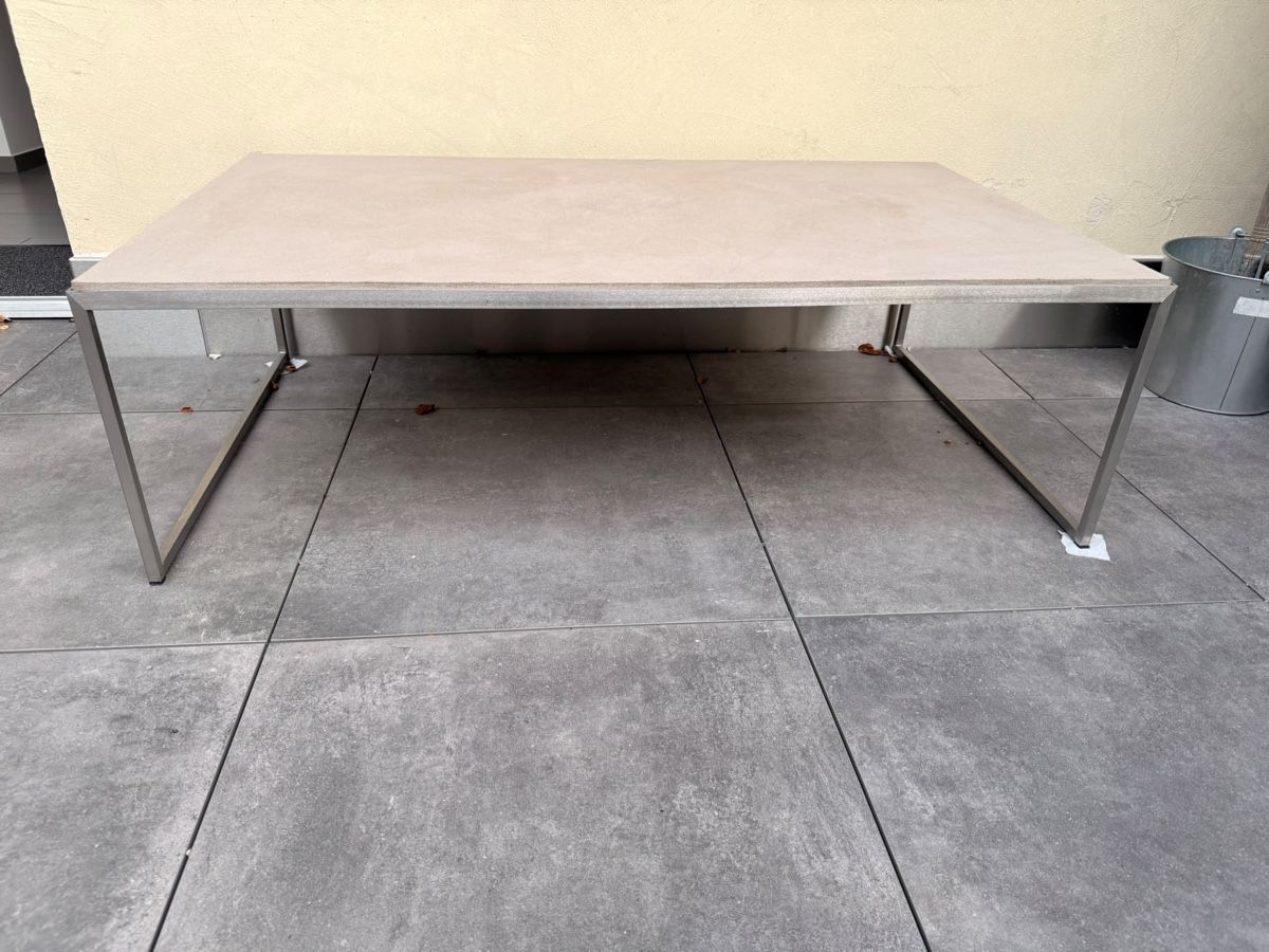 Tische: Loungetisch hellgrau – Gebraucht aus Lufingen von Hafula 1