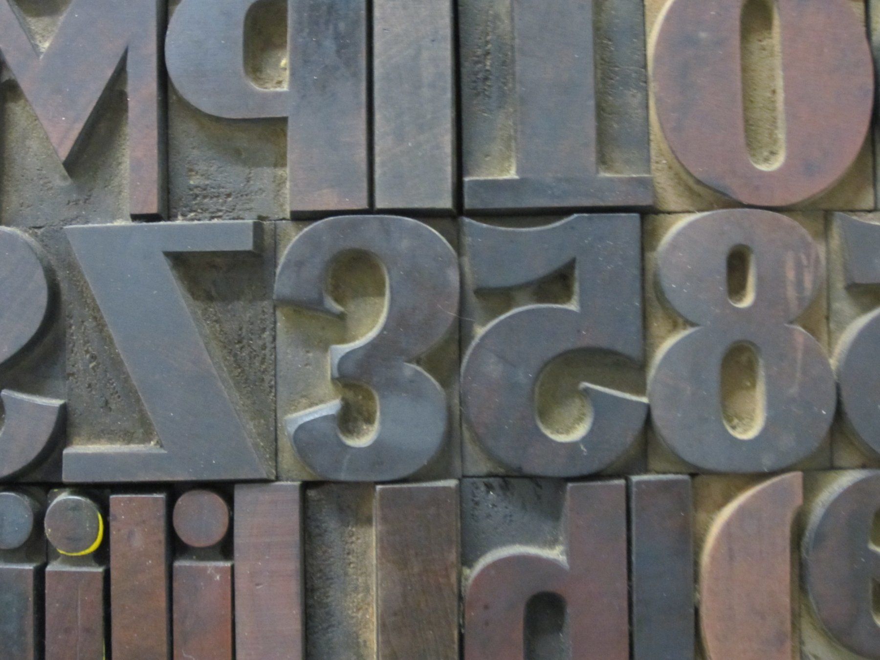 Holzartikel: Antikes Buchdrucker Set mit Holzbuchstaben – Gebraucht aus Bern von Nanuni 4