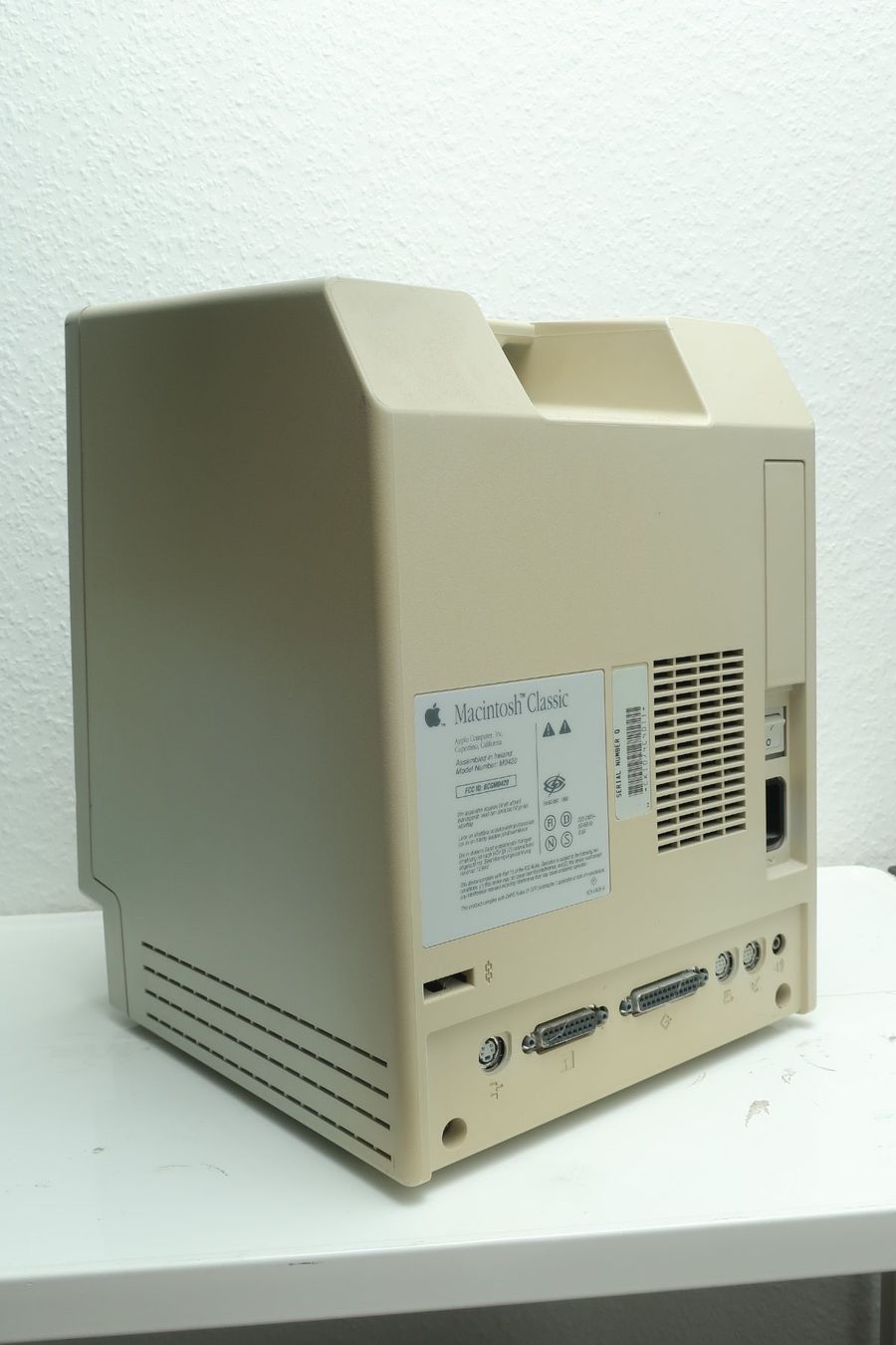 Apple PC: HEUTE 1990 Macintosh Classic M0420 & KB, Maus & Kabel – Difettoso da Zürich venduto da dnk_nrd8 2