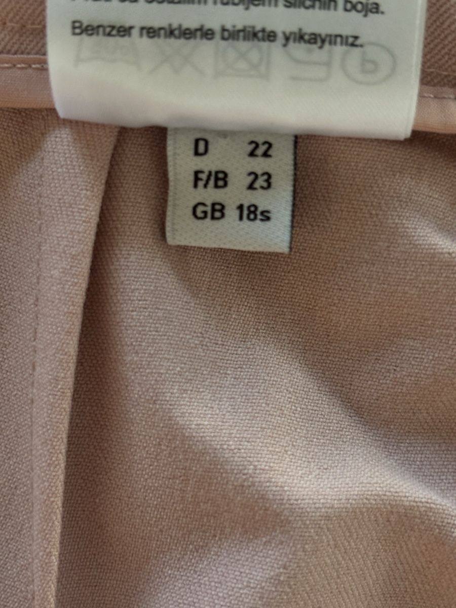 Madeleine Pantaloni: Pantalon Madeleine rose poudré – Usato da Dotzigen venduto da SecondHandGems 5