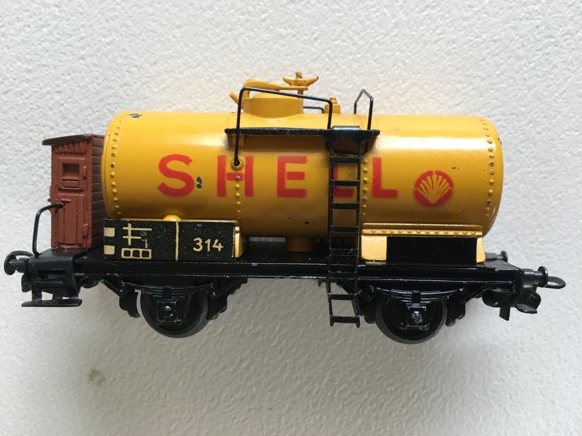 Märklin Modellini di ferrovie: Märklin Shell Kesselwagen 314 Guss – Usato da Grellingen venduto da Toyhamster 2