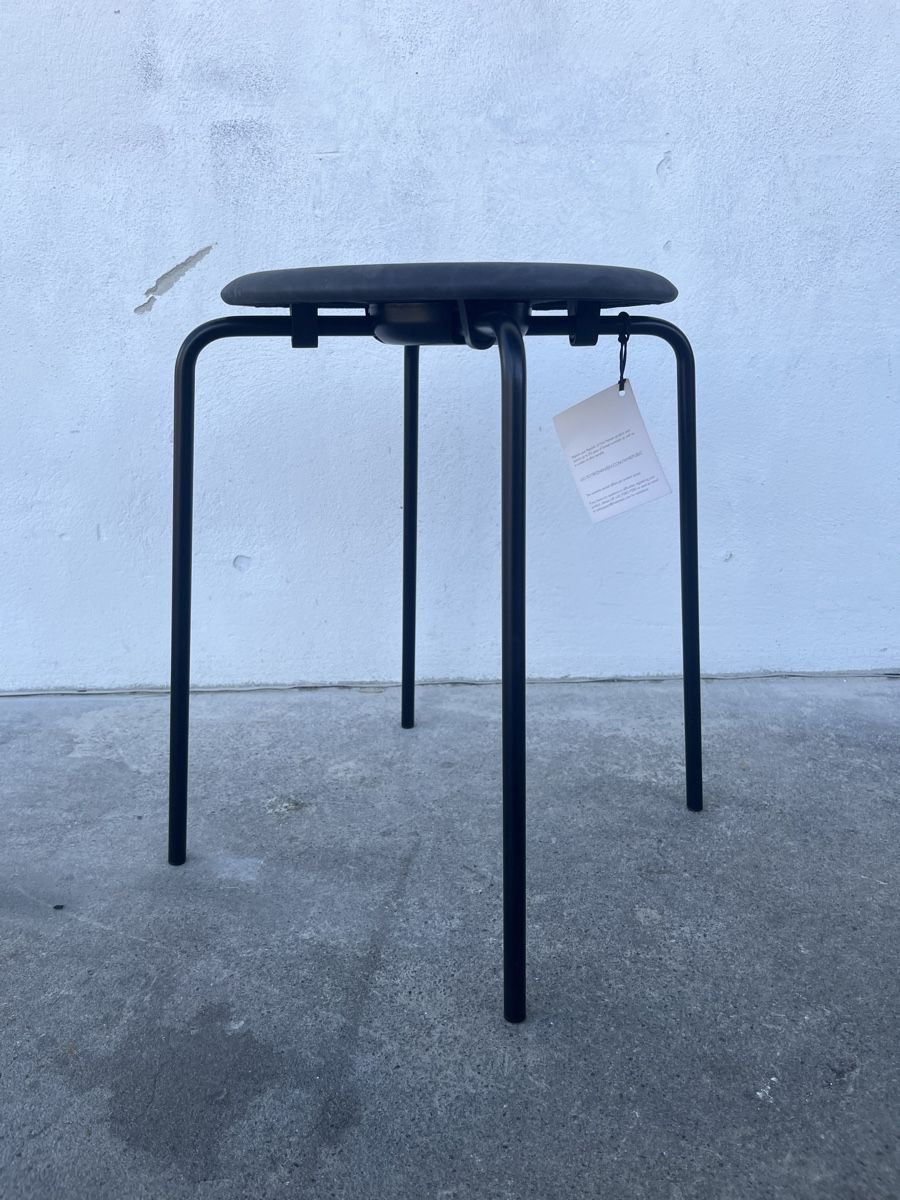 Fritz Hansen Hocker: Fritz Hansen Dot Hocker Leder Arne Jacobson – Gebraucht aus Bern von fotolog111 2