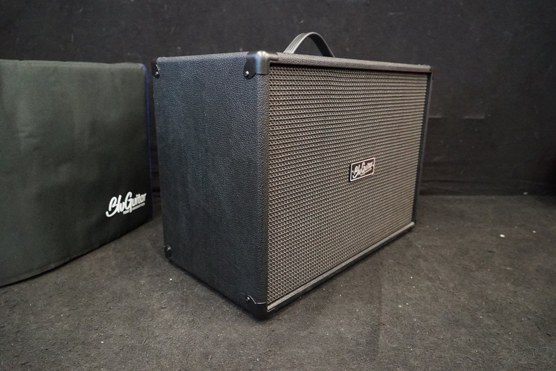 Amplificatori: BluGuitar Fat Cab 1x12'' Gitarrenbox – Usato da Ortschwaben venduto da Musictrade 3