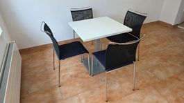 Sitzungstisch mit 4 Stühlen