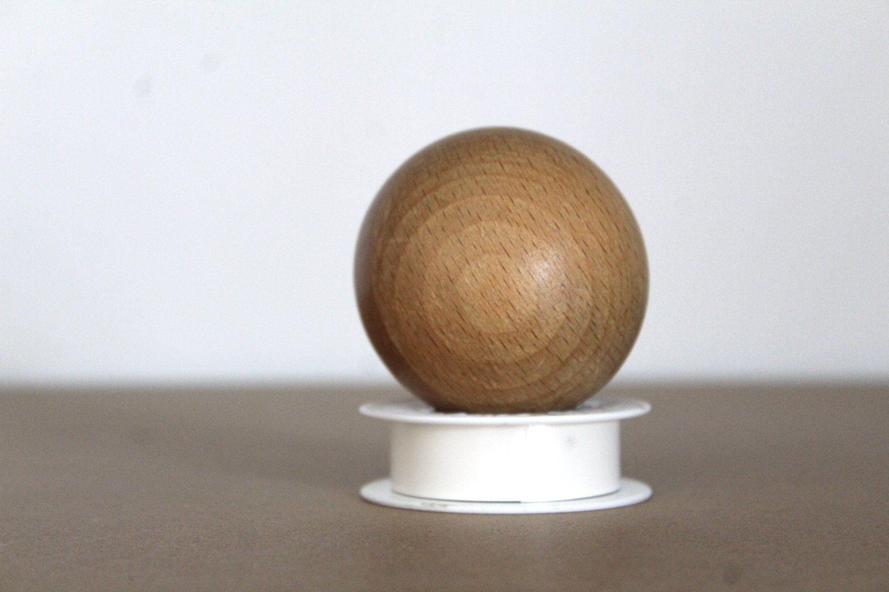 Articoli in legno: Vintage Strumpfkugel , – Usato da Locarno venduto da fripui 1