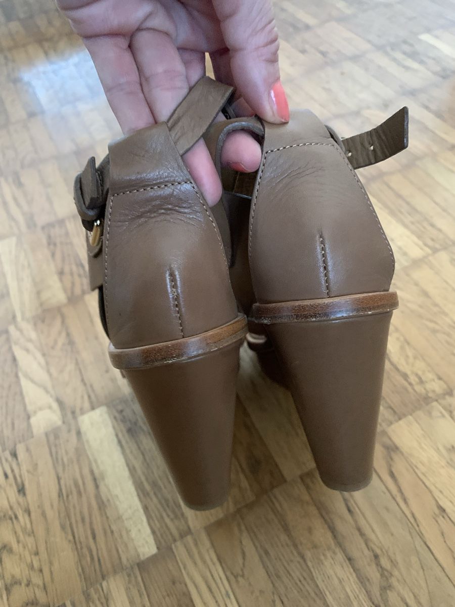 Scarpe da donna: Max mara beige leder sandalen – Usato da Zürich venduto da Nikuska32 4