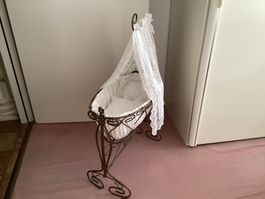 Antike Kinder-/Puppenwiege – dekorativ & bespielbar
