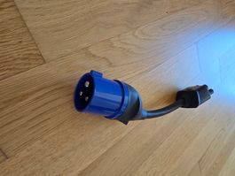Tesla CEE16 blauer Adapter