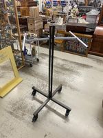 Kleiderständer mit Rollen Metall Chrom neuwertig
