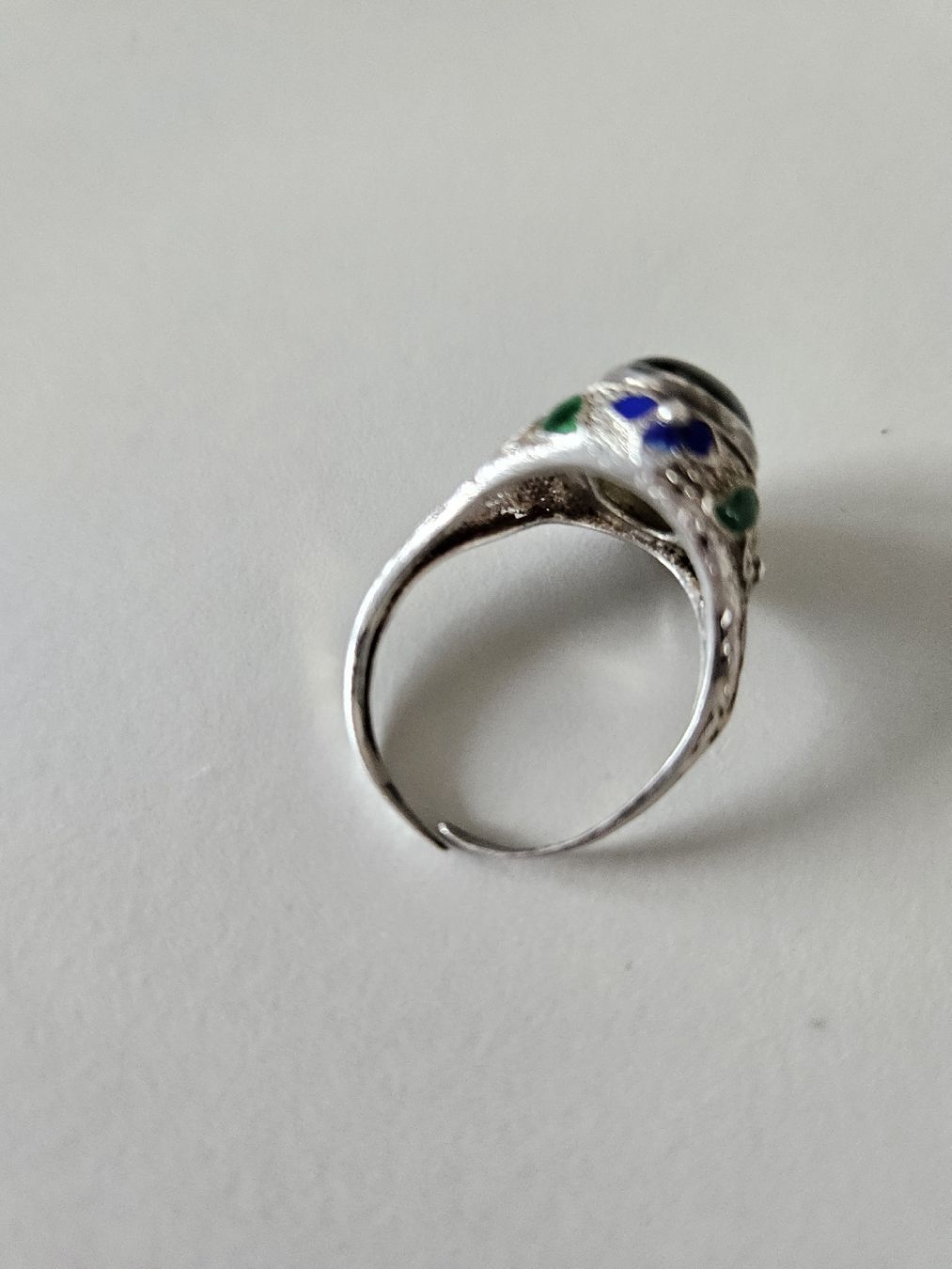 Ringe: Silberring mit grünem Edelstein und Emaille, Gr. 57 – Defekt aus Urdorf von Colina 4