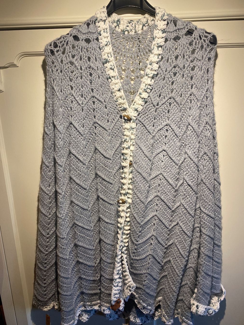 Jacken: STRICKJACKE-BLAU-WEISS,HANDGEMACHT – Neu und originalverpackt aus Meienried von ManuelaBoutique 1