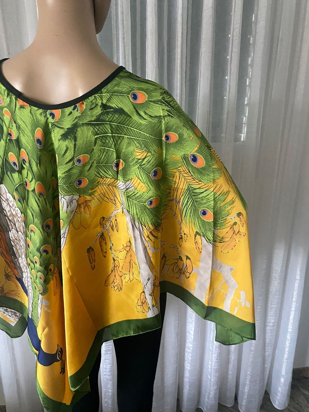 Camicette: edler/stylischer Blusen-Poncho,Silk-Feeling,1 Size – Nuovo e nell'imballaggio originale da Winkel venduto da ferrari2022 6