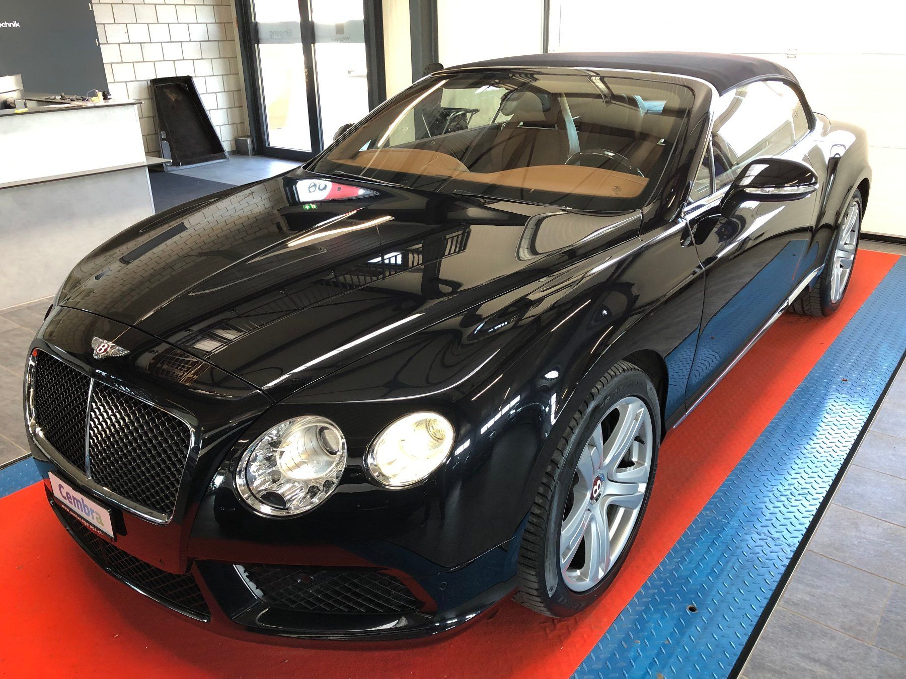 Bentley Automobili: BENTLEY Continental GTC 4.0 V8 – Usato da Gampelen venduto da Steuer0
