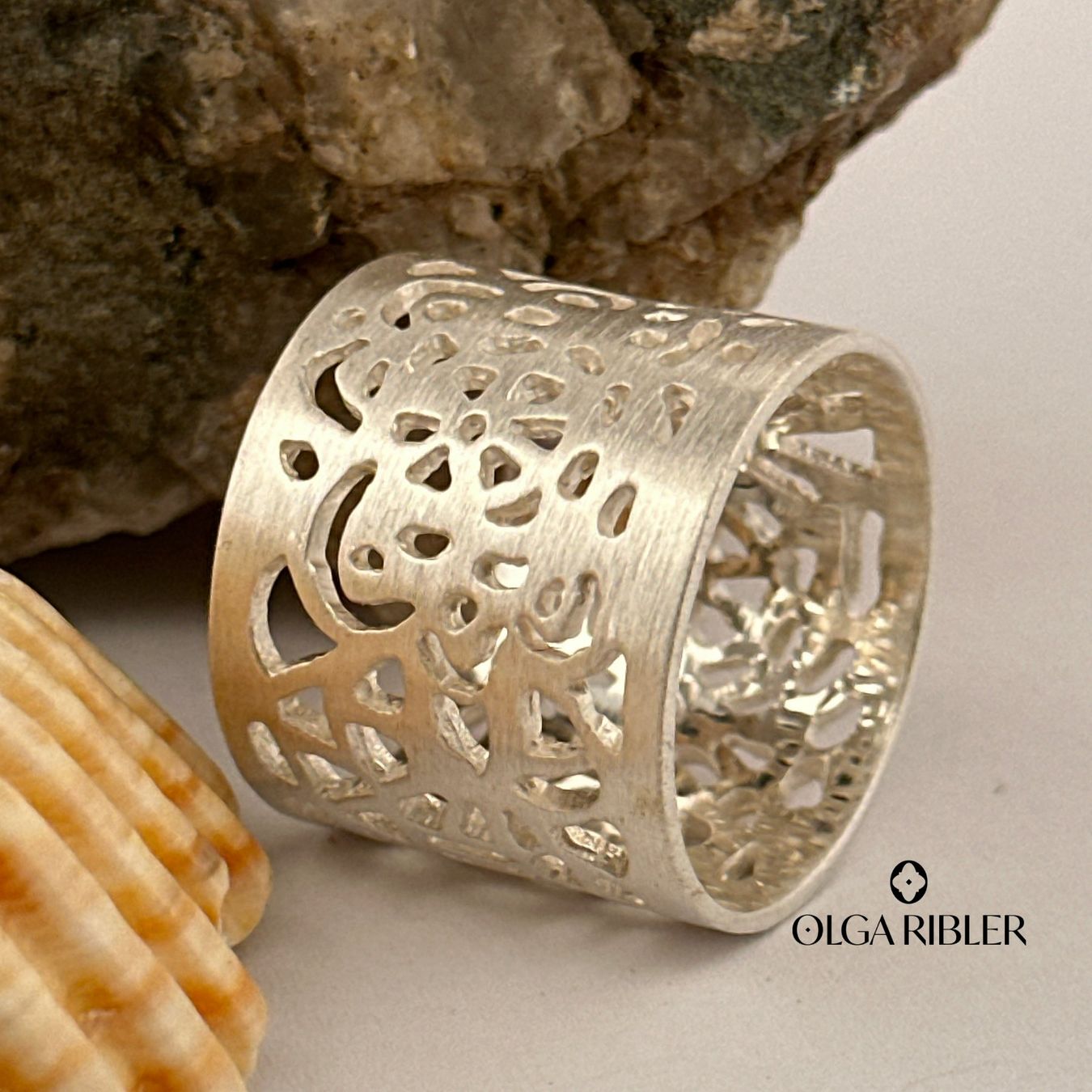 Olga Ribler Anelli: Breiter Silberring matt gemustert modern 19 mm – Nuovo (secondo la descrizione) da Luzern venduto da Schmuckoutlet 3