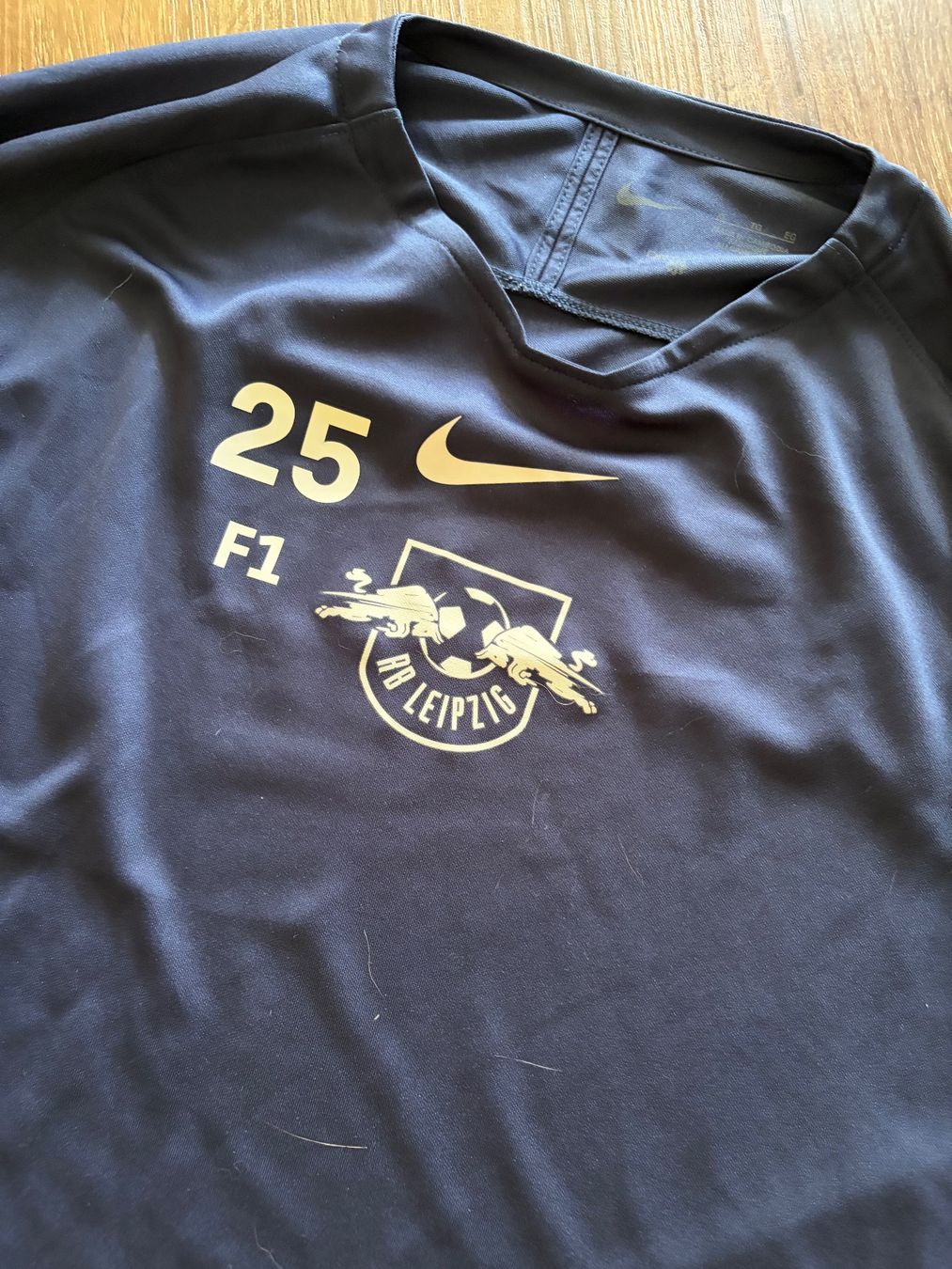 Nike Canottiere & Pantaloni: Red Bull Leipzig Trainingsshirt Gr. XL – Usato da Muttenz venduto da bargain_hunter 1