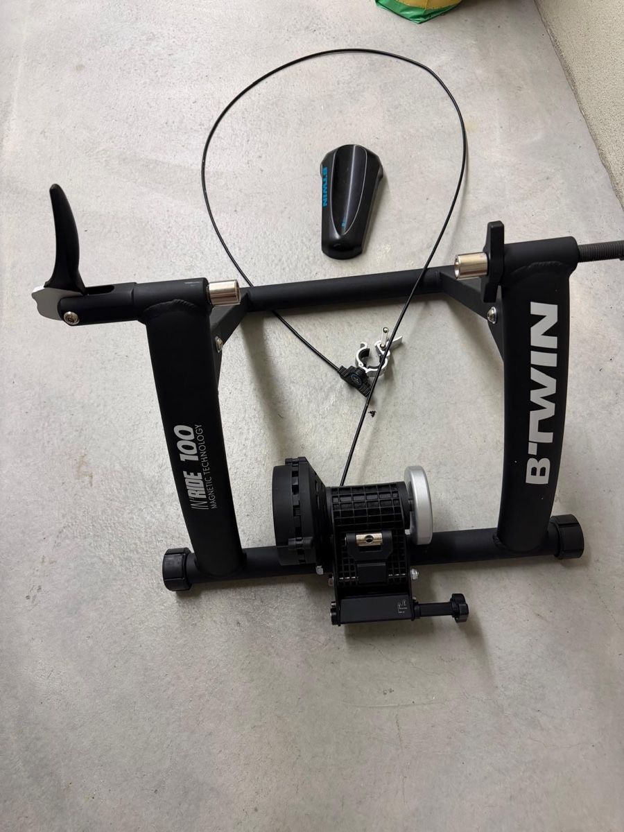 Hometrainer: B'Twin In Ride 100 bicycle trainer almost new condition – Gebraucht aus Horgen von Sashki99 2