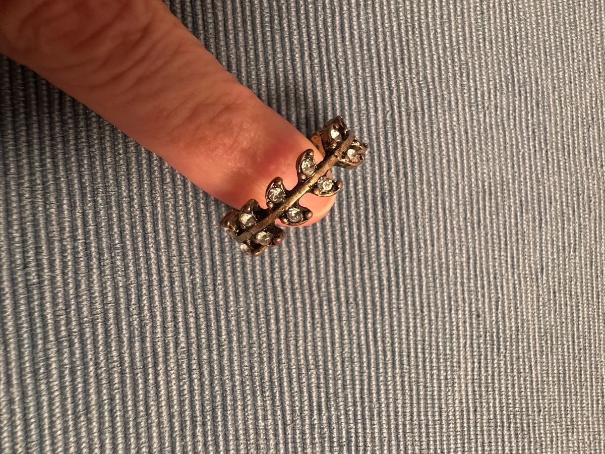 Anelli: Ring mit Blattmuster und Steinen Grösse 53  – Usato da Zürich venduto da iva_9svl 4