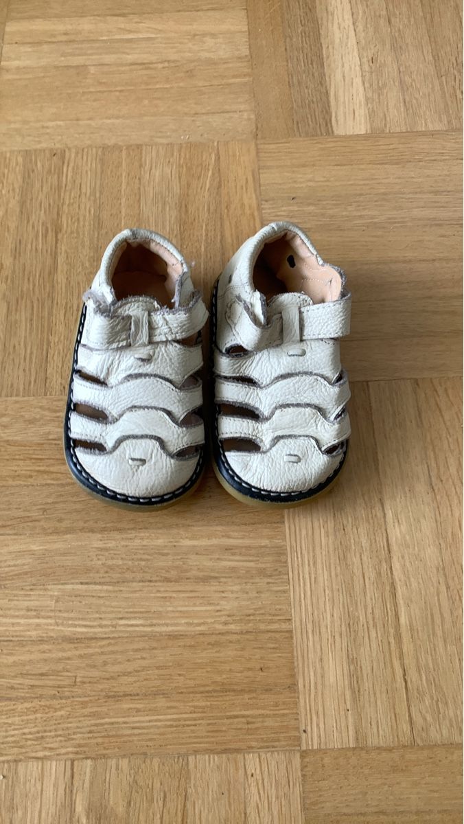 Scarpe per ragazzi: Kindersandalen weiss – Usato da Adligenswil venduto da mirkolini