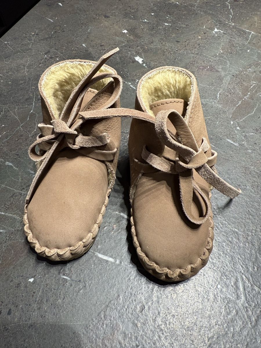 Scarpe per ragazzi: Donsje Babyschuh 12-18 Monate mit Lammfellfutter – Usato da Lachen SZ venduto da nic_7flt