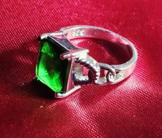 Eleganter Ring mit grünem Zirkonia, 925 versilbert Gr. 8