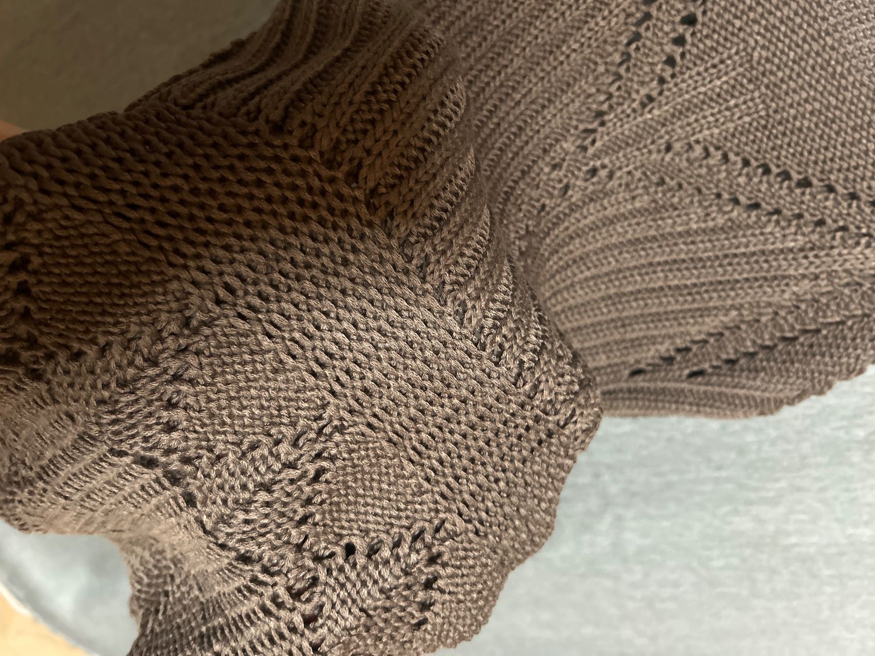 Top: Stricktop braun mit Spaghettiträgern M – Usato da Schwyz venduto da Maerzetuepfli 2