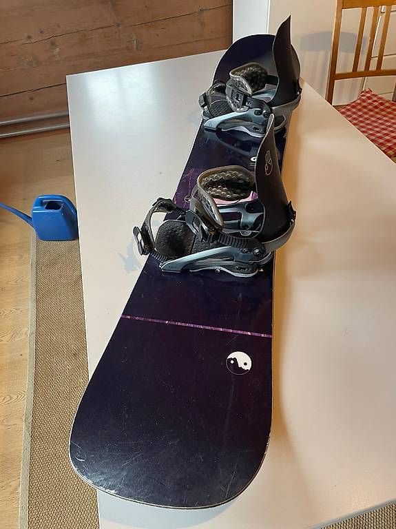 Boards: Snowboard Gnu Müllair 161 & Bataleon Astro Fullwrap Bindung – Gebraucht aus Saas im Prättigau von Rleuthold