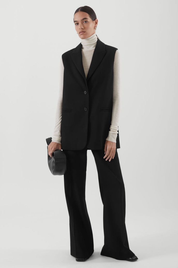 Cos Gilet & Giacche senza maniche: COS Wool Sleev’ess Vest – Usato da Nyon venduto da My_wardrobe
