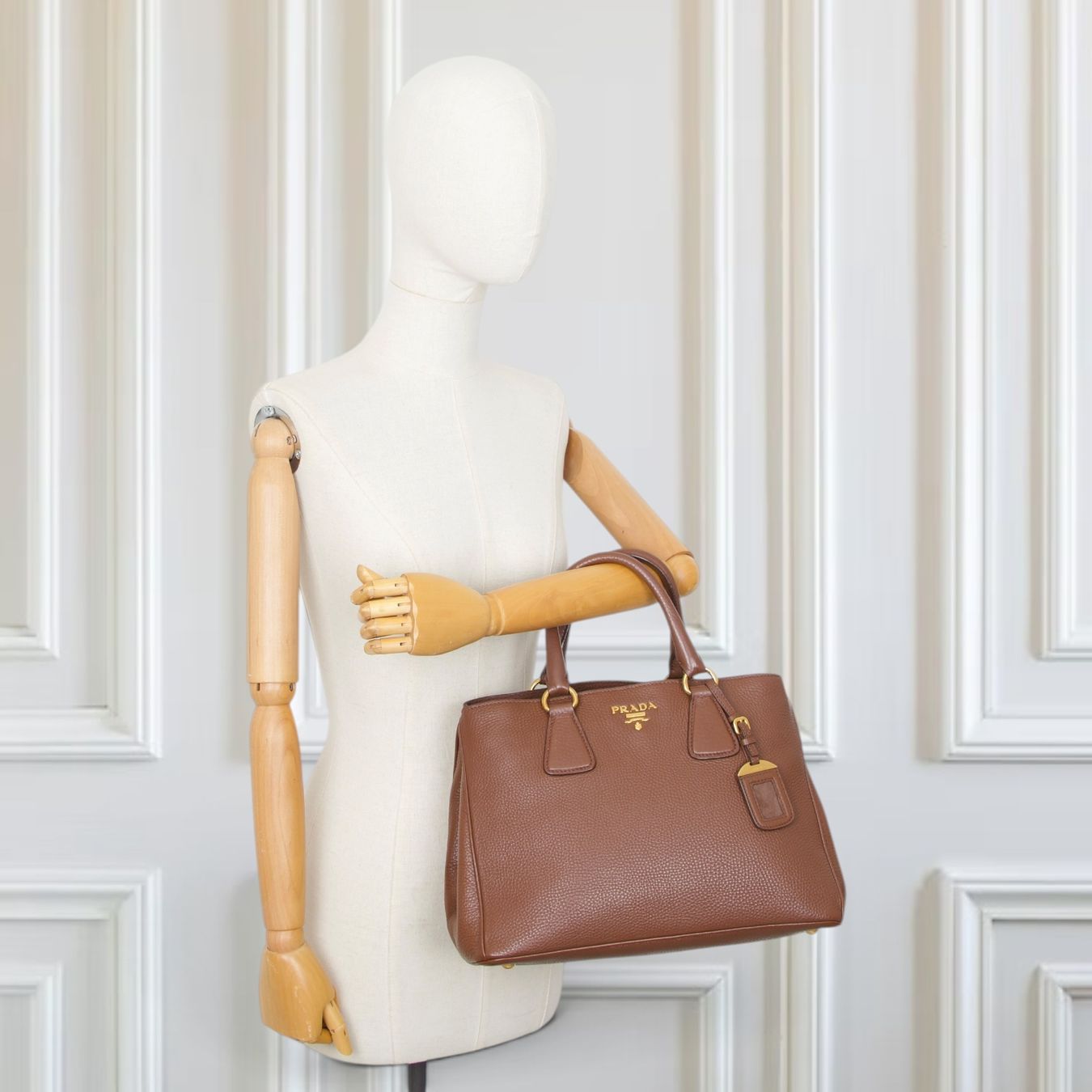 Prada Taschen für Damen: Prada Vitello Daino Palissandro – Gebraucht aus Binningen von Designerlabels 1