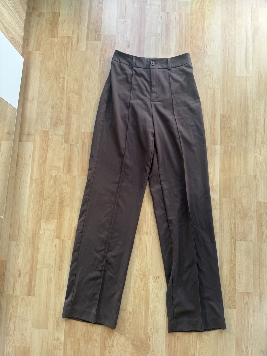 Hosen: Pantalon femme – Gebraucht aus Bevaix von jpfund