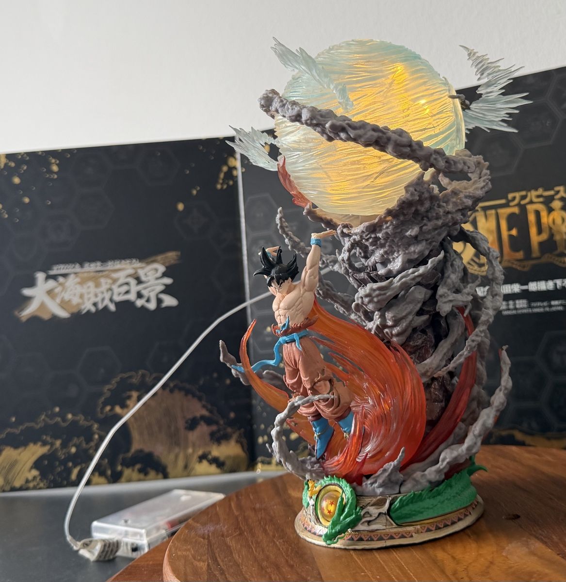 Statuette: Goku statua Dragon Ball Z con luci – Usato da S. Pietro venduto da fil_yhb9 2