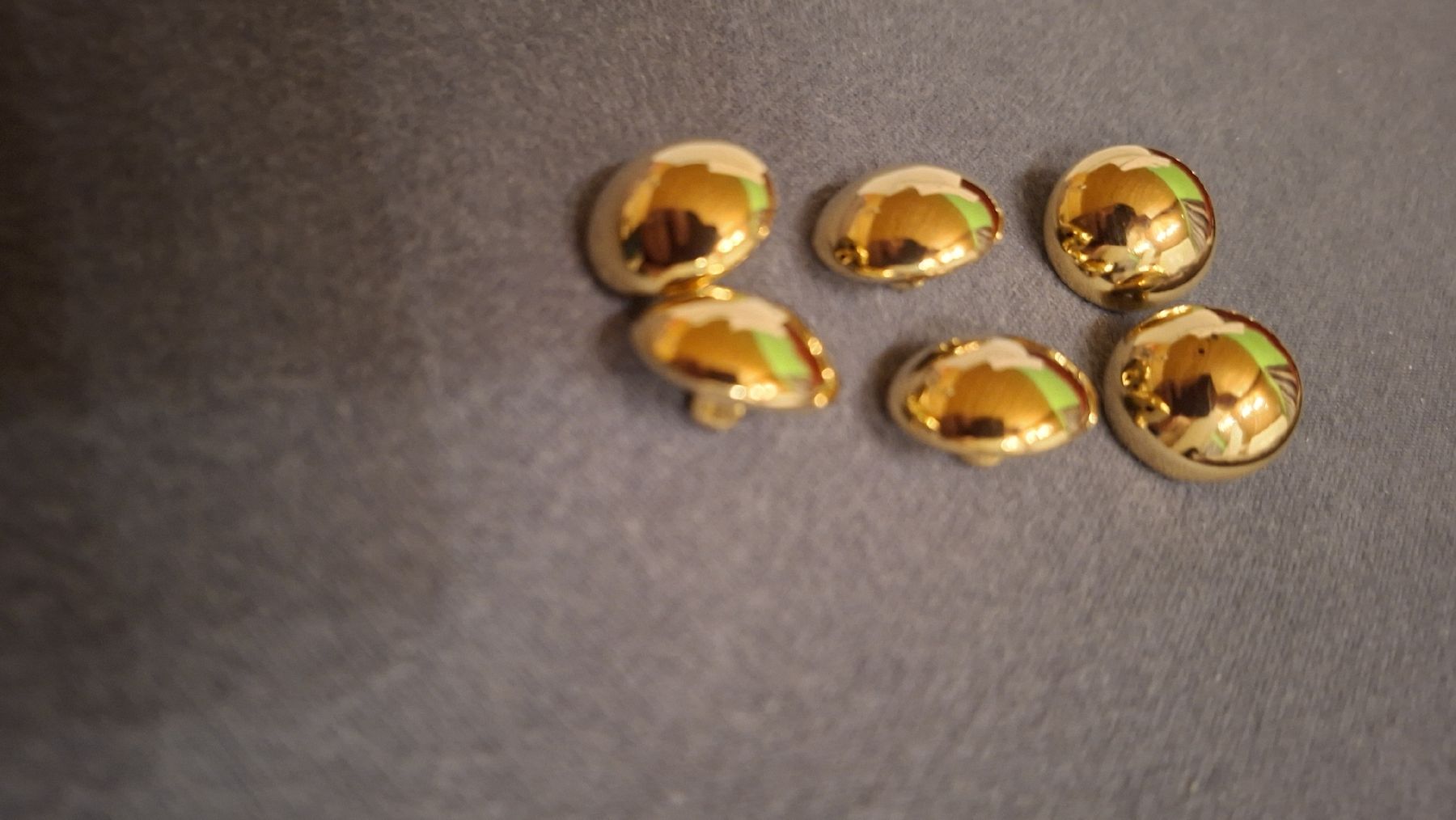 Bottoni: 6 goldfarbene Knöpfe, Durchmesser ca.1,5 cm – Nuovo (secondo la descrizione) da Sargans venduto da blauberg 1