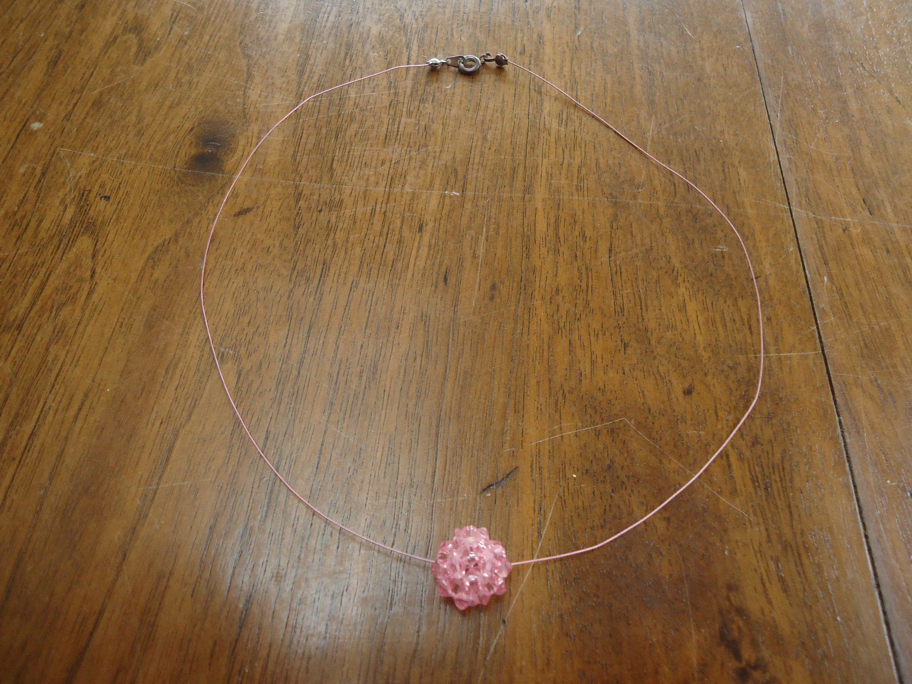 Catenine: Collier fil avec perles de verre rose – Usato da Vessy venduto da mafabe