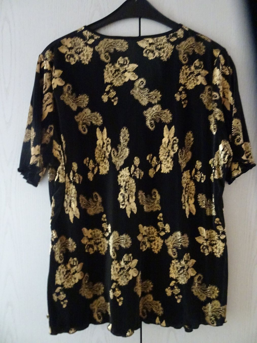 Top: Shirt Kurzarm, Gr. 50, schwarz/gold – Usato da Winkel venduto da rsuzh 1