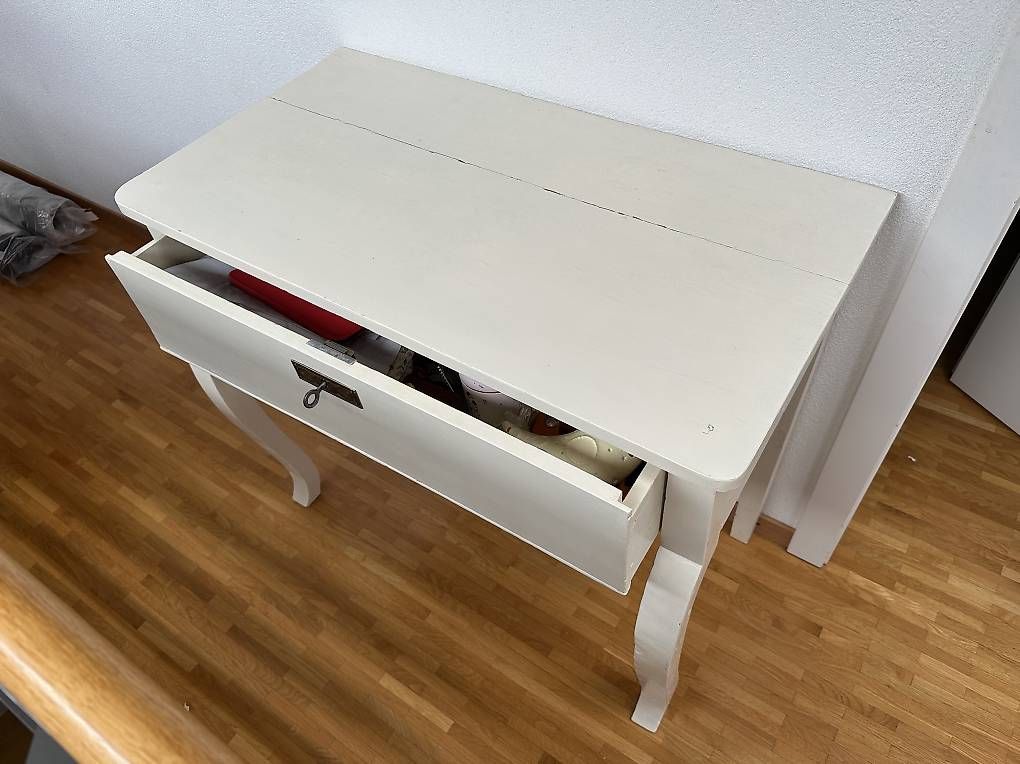 Tische: Table avec chaise en bois peint - Style vintage – Gebraucht aus Gletterens von mar_n29j 1