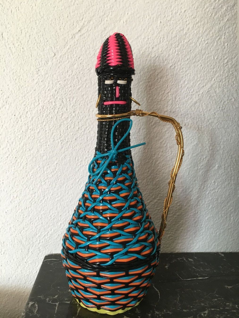 Autres vaisselles & verres: Glasflasche mit Scoubidou – D'occasion à Samstagern par TAAF 3